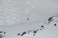 High speed cruising på sydsidan på Gorsacohkka. Heli ski Riksgränsen 30/3 - 2009      Foto: Peter Almer 