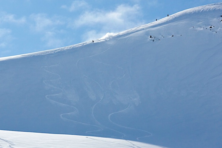 Finnish Freeride Team Heliski Riksgränsen 18 april 2009. Foto: Carl Lundberg