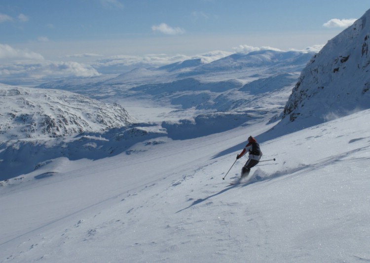 Star dust and wonderful views heliskiing in the Riksgransen mountains, 3 April 2010 Foto: Lisa Auer